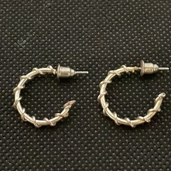 Small hoop earrings   - Picture 1 of 3